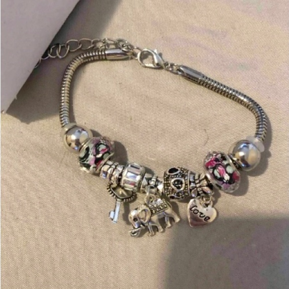 🐘‼️RE-STOCKED‼️🐘Elephant & Heart Charm Bracelet NWT - Picture 6 of 9